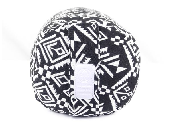 Bolster yoga Zebra come vista dettagliata del lato terminale rotondo con etichetta cucita