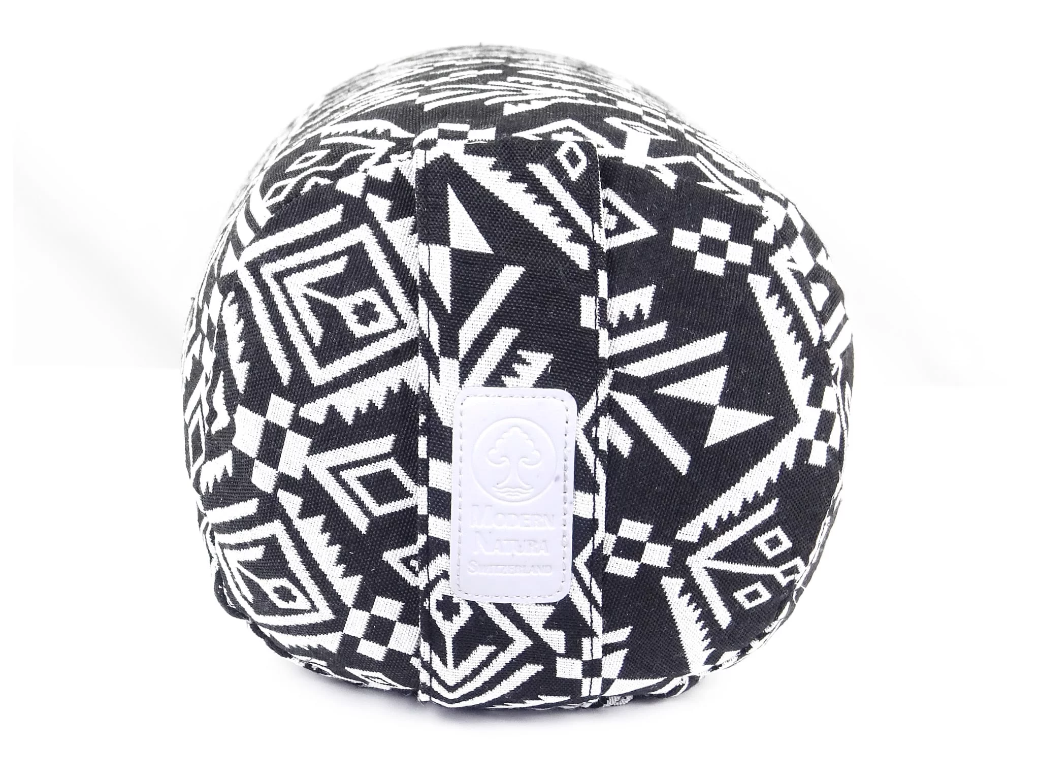 Yogabolster Zebra als Detailansicht der runden Endseite mit angenähtem Label