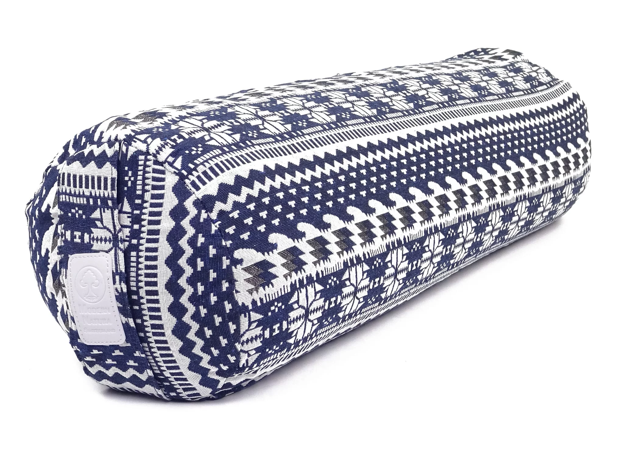 Yogabolster Blue Moon als runde Rolle mit blau-weissem Webmuster und Schlaufe auf weissem Grund