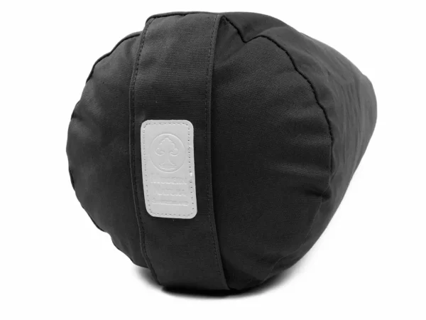 Yoga Set Mitternacht mit schwarzem Yogabolster, Trageschlaufe und hellem Markenlabel