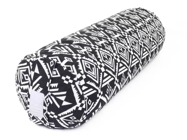 Yogabolster Zebra als runde schwarz-weisse Yoga Rolle in schräger Gesamtansicht