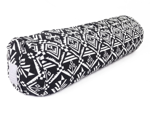 Bolster yoga Zebra in vista laterale obliqua con rivestimento a fantasia e logo chiaro del marchio