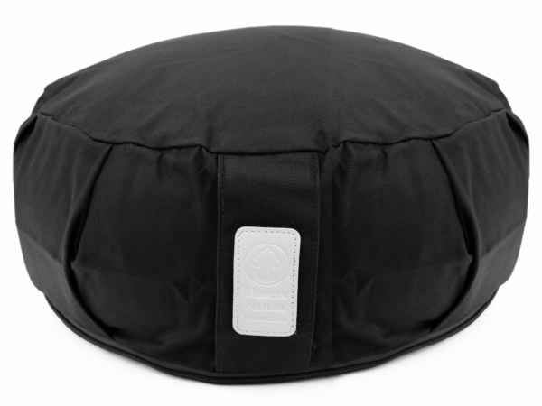 Cuscino da yoga Mezzanotte in nero in primo piano frontale con etichetta Modern-Natura chiara